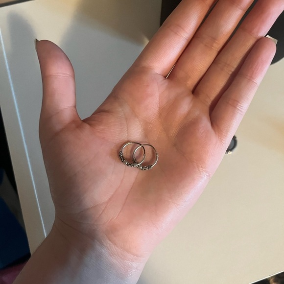 [SOLD] 925 Vintage Sterling Silver Hoop Lot 7 Pairs - Picture 3 of 4